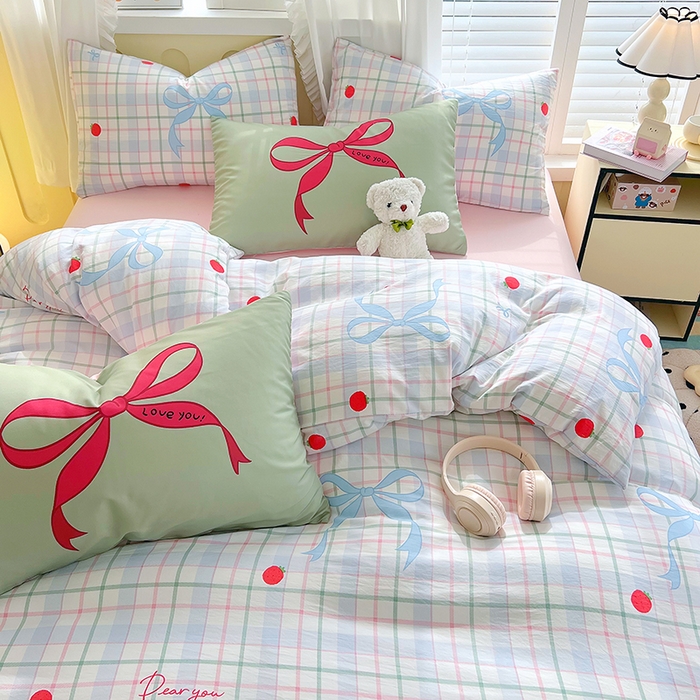 91家纺网 家纺一手货源 找家纺 大麦乐田2025新款超柔大版印花四件套 小草莓乐园