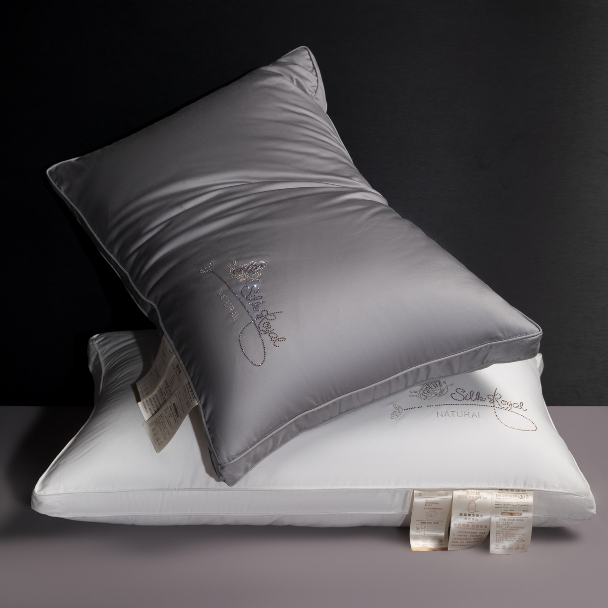 91家纺网 家纺一手货源 找家纺 露函家居 2025新款50双股100s蚕丝枕芯 浅灰色立体双边款中枕 48*74cm