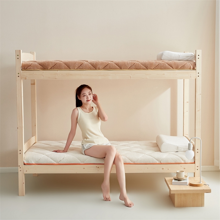 91家纺网 家纺一手货源 找家纺 2025新款柔软舒适魔法绒棉花床垫系列-学生款 奶昔白