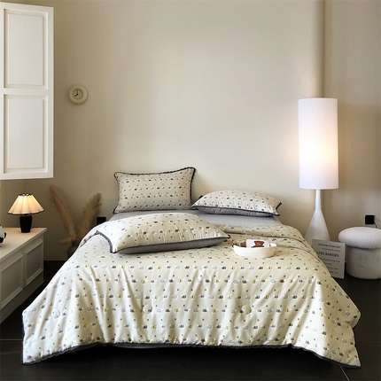 换种生活 2025新款水溶小花边针织单夏被 四件套 小马王国