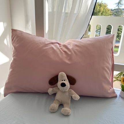 91家纺网 家纺一手货源 找家纺 百寐  2025年春夏纯色水洗真丝单品双拼素色枕芯保护套48*74cm 樱花粉