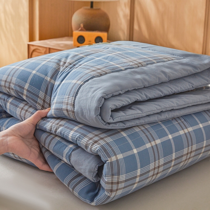 91家纺网 家纺一手货源 找家纺 猎鹿人家纺2025新款A类无印风水洗棉新疆棉花夏被 乔南蓝