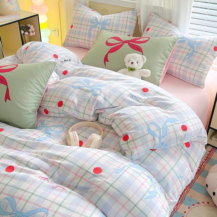 91家纺网 家纺一手货源 找家纺 大麦乐田2025新款超柔大版印花四件套 小草莓乐园