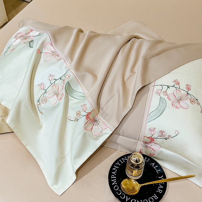 91家纺网 家纺一手货源 找家纺 宅家居 2025轻奢法式小香风双面纯棉刺绣拼接款长绒棉四件套-樱花恋 香槟金