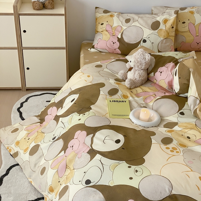 91家纺网 家纺一手货源 找家纺 慕希家纺 2025新款全棉13372印花四件套 熊熊总动员