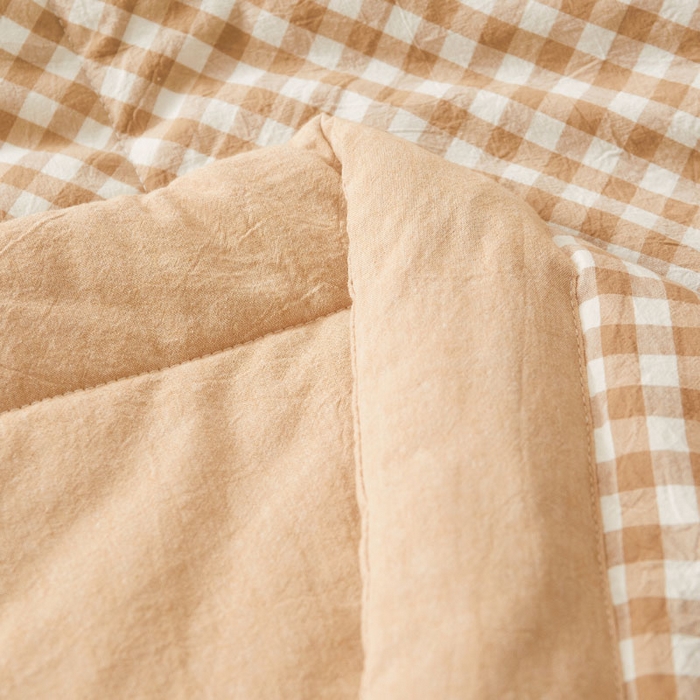 91家纺网 家纺一手货源 找家纺 熙宴 2025新款无印风新疆棉花夏被四件套 咖小格