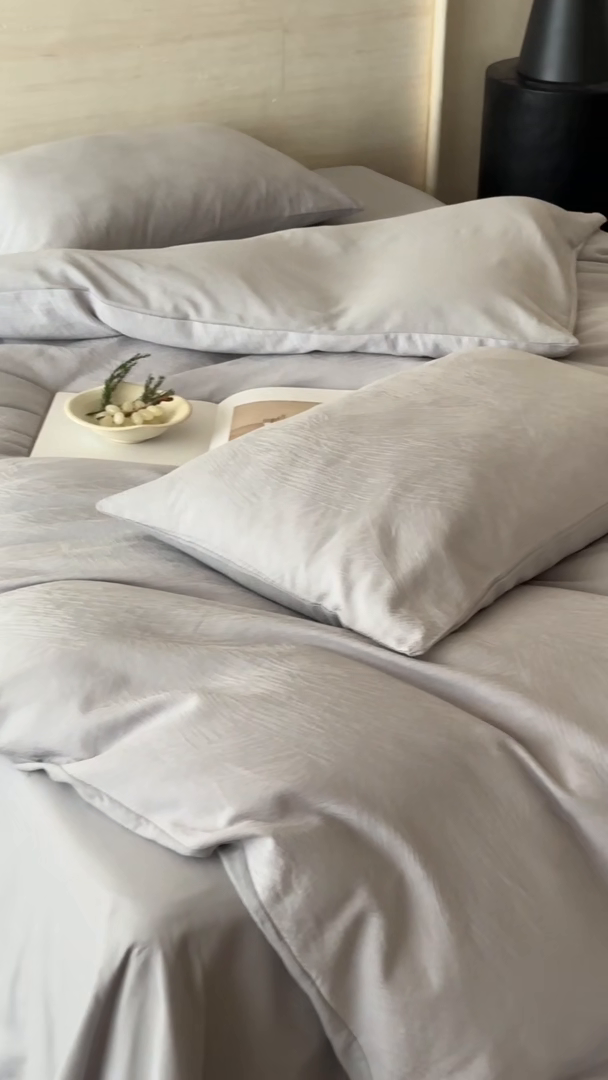 91家纺网 家纺一手货源 找家纺 梦享生活家居 2025新款全棉三层肌理提花四件套-素写系列 素写-银灰