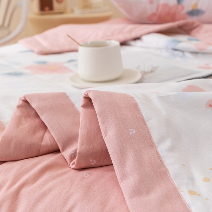 91家纺网 家纺一手货源 找家纺 鑫棉坊 2025新款A类全棉印花大豆纤维空调被大豆被 半夏清风-粉