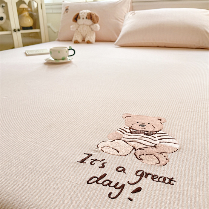 91家纺网 家纺一手货源 找家纺 笙意家纺2025新款全棉老粗布单床笠 俏皮熊