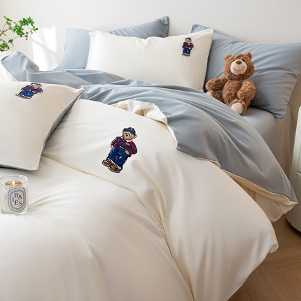 澳梵家居2025新款A类裸睡级全棉刺绣四件套-英伦小熊 英伦熊-白灰