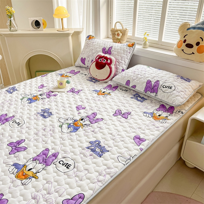 91家纺网 家纺一手货源 找家纺 迪梦思家纺 2025新款A类正版授权卡通印花水洗棉夹棉学生床护垫 黛西女上