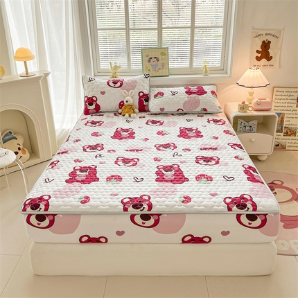 91家纺网 家纺一手货源 找家纺 迪梦思家纺 2025新款A类正版授权卡通印花水洗棉夹棉学生床笠 爱心草莓能