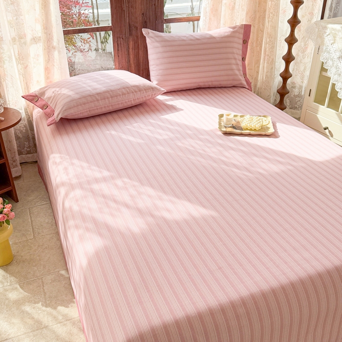 91家纺网 家纺一手货源 找家纺 简宜家居 2025新款宽边纯棉全棉老粗布床单 疏条-粉桃宽边