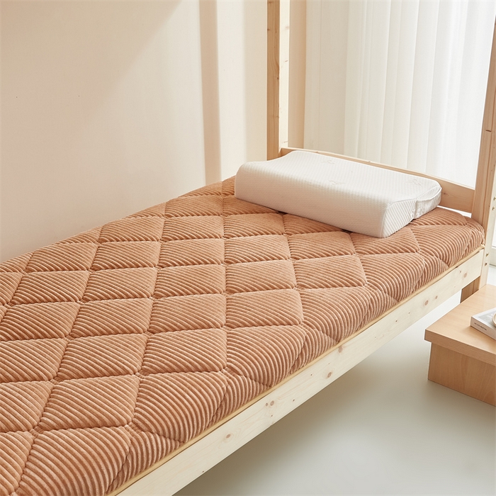 91家纺网 家纺一手货源 找家纺 2025新款柔软舒适魔法绒棉花床垫系列-学生款 驼色