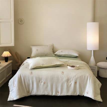 91家纺网 家纺一手货源 找家纺 换种生活 2025新款水溶小花边针织单夏被 四件套 田园花语