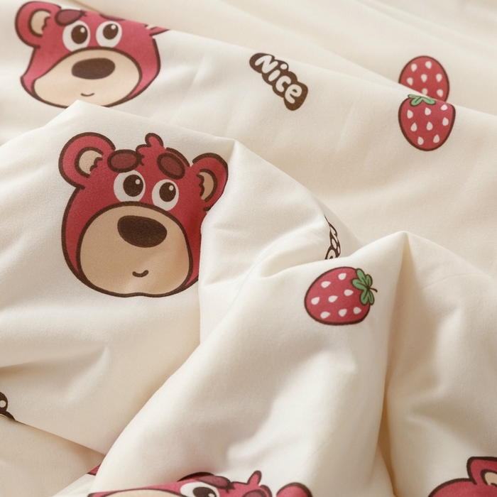 91家纺网 家纺一手货源 找家纺 优被业 2025新款A类牛奶丝针织棉夏被20%大豆(四周踩棉)软糯夏凉被空调被 草莓小熊