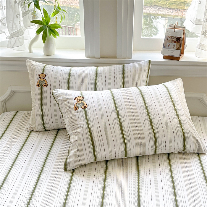 91家纺网 家纺一手货源 找家纺 笙意家纺2025新款全棉老粗布单床笠 抱抱熊-绿条