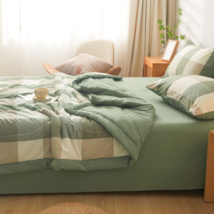 91家纺网 家纺一手货源 找家纺 熙宴 2025新款无印风新疆棉花夏被四件套 绿大格