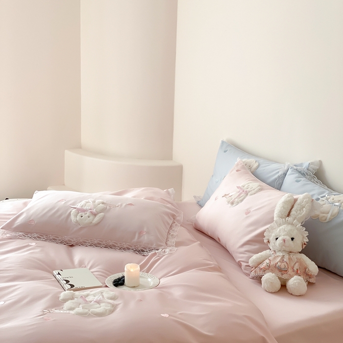 91家纺网 家纺一手货源 找家纺 （总）MIU缪家居 2025新款100支全棉四件套-伽佰俐 卡通场景