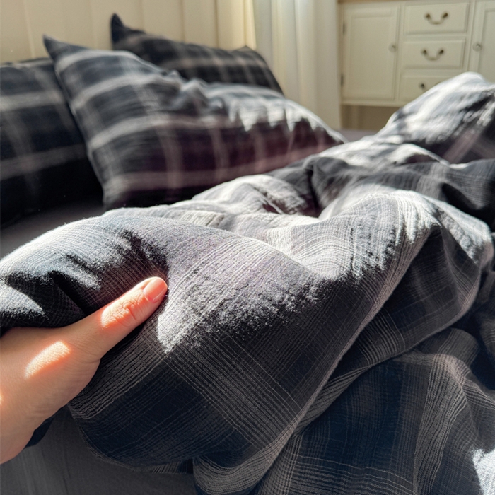 91家纺网 家纺一手货源 找家纺 萝莉家纺 2025新款复古全棉A类色织双层纱皱皱纱格子四件套 黑大格