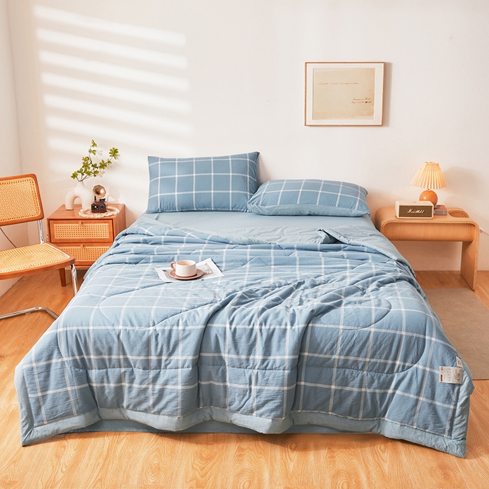 91家纺网 家纺一手货源 找家纺 熙宴 2025新款无印风新疆棉花夏被四件套 海蓝中格