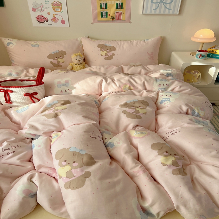 91家纺网 家纺一手货源 找家纺 六巷胡同 2025新款 INS减龄可爱风卡通全棉四件套第五系（森林音乐会系列） 点点面包犬