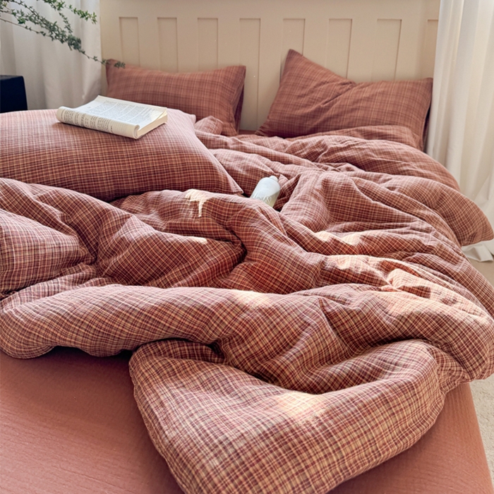 91家纺网 家纺一手货源 找家纺 萝莉家纺 2025新款复古全棉A类色织双层纱皱皱纱格子四件套 浮生酒红