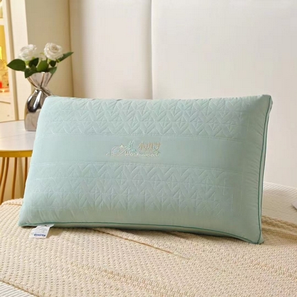 91家纺网 家纺一手货源 找家纺 露函家居 2025新款小热艾枕头枕芯 浅绿色双边立体款高枕