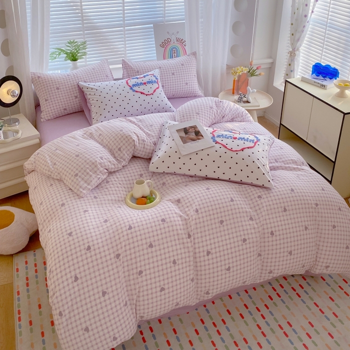 91家纺网 家纺一手货源 找家纺 大麦乐田2025新款四季亲肤可爱柔软毛巾绣四件套-彩格乐园系列 心心 紫