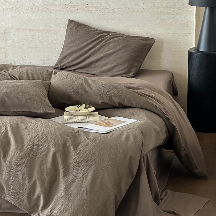 91家纺网 家纺一手货源 找家纺 梦享生活家居 2025新款全棉三层肌理提花四件套-素写系列 素写-可可棕