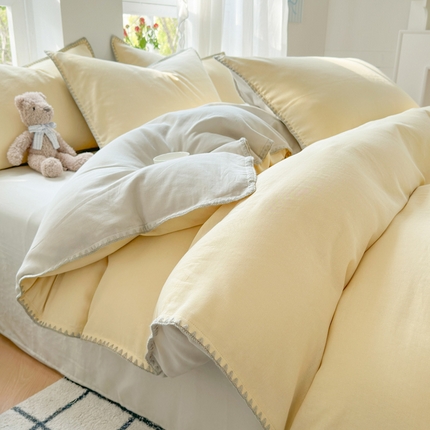 91家纺网 家纺一手货源 找家纺 莱登卡奴 2025新款A类全棉双层纱纯色贝壳绣系列四件套 双层纱米黄拼银灰