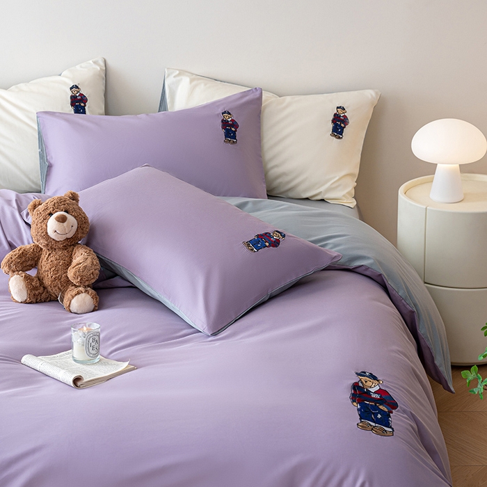 91家纺网 家纺一手货源 找家纺 澳梵家居2025新款A类裸睡级全棉刺绣四件套-英伦小熊 英伦熊-高级紫