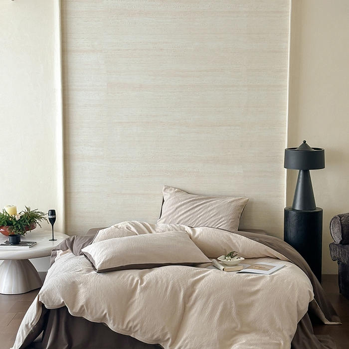 91家纺网 家纺一手货源 找家纺 梦享生活家居 2025新款全棉三层肌理提花四件套-素写系列 素写-奶白双拼可可棕