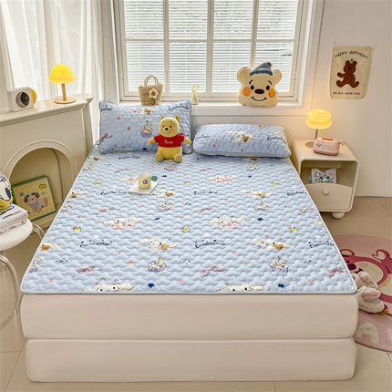 91家纺网 家纺一手货源 找家纺 迪梦思家纺 2025新款A类正版授权卡通印花水洗棉夹棉学生床护垫 满天星玉桂狗