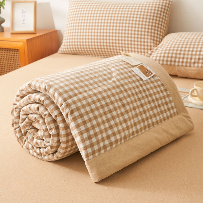 91家纺网 家纺一手货源 找家纺 熙宴 2025新款无印风新疆棉花夏被四件套 咖小格