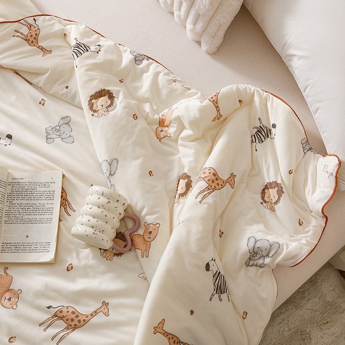 91家纺网 家纺一手货源 找家纺 优被业 2025新款A类牛奶丝针织棉夏被20%大豆(四周踩棉)软糯夏凉被空调被 狮子王国