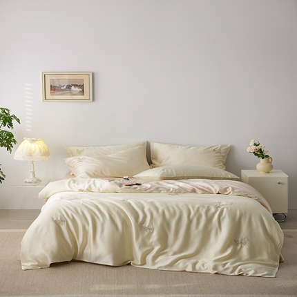 91家纺网 家纺一手货源 找家纺 简纯主义 2025新款天丝四件套 散点系列 玉蝶-香槟