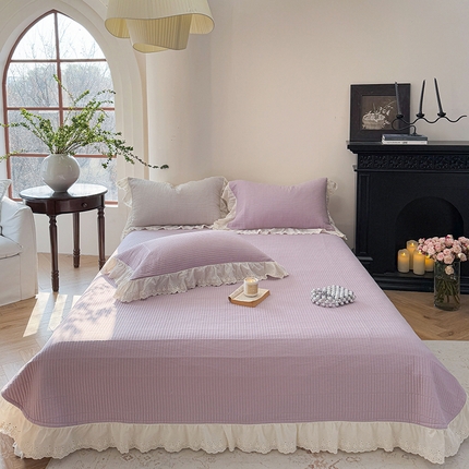 91家纺网 家纺一手货源 找家纺 诗黛尔 2025春夏新品全棉斜纹花边夹棉床盖-雅纹系列 雅纹-紫