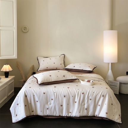 91家纺网 家纺一手货源 找家纺 换种生活 2025新款水溶小花边针织单夏被 四件套 爱心小熊