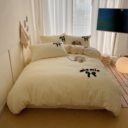 91家纺网 家纺一手货源 找家纺 凯洛奇 2025新款1格子水洗棉卡通毛巾绣四件套 蝴蝶结-奶黄