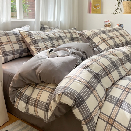 91家纺网 家纺一手货源 找家纺 盛秋家纺 2025新款亲肤格子水洗棉条纹格子四件套【简约风】瑞克+中灰