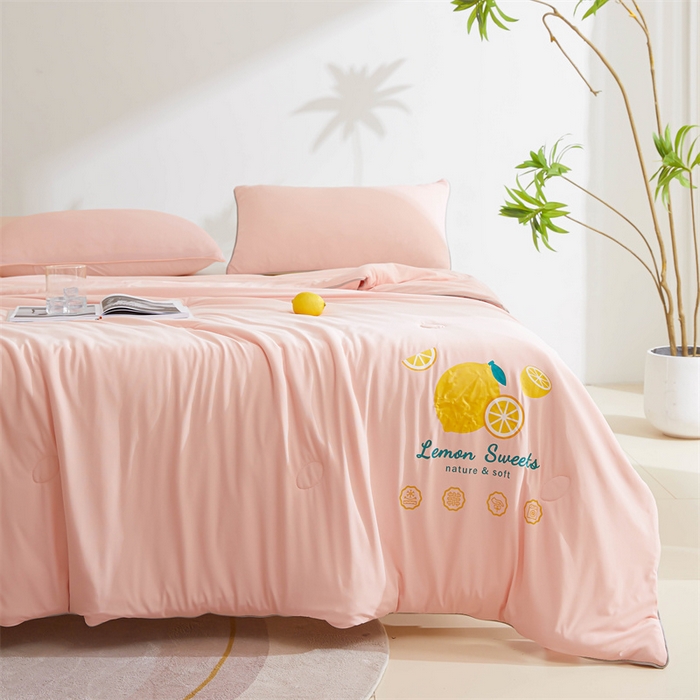 91家纺网 家纺一手货源 找家纺 恒畅 2024新款A类凉感丝纯色双拼柠檬夏被 柠檬-粉玉
