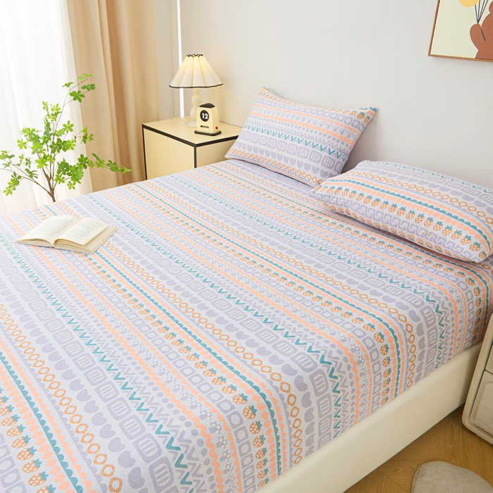 91家纺网 家纺一手货源 找家纺 首爱家纺 2025新款锦柔老粗布印花床笠 草莓情