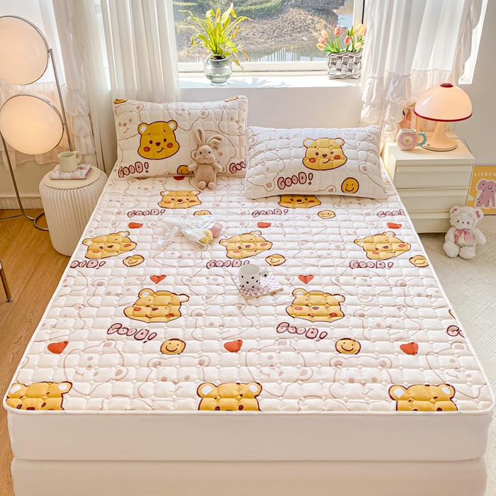 91家纺网 家纺一手货源 找家纺 鸣升家纺 2025新款全棉印花床垫 欢乐萌熊