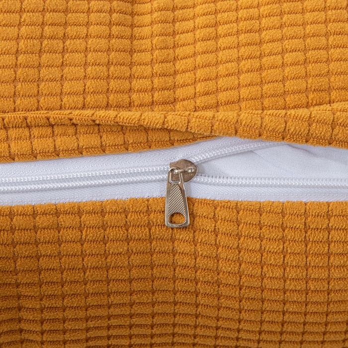 91家纺网 家纺一手货源 找家纺 美达人 2025新款玉米绒三角靠垫 奶酪橙-玉米绒