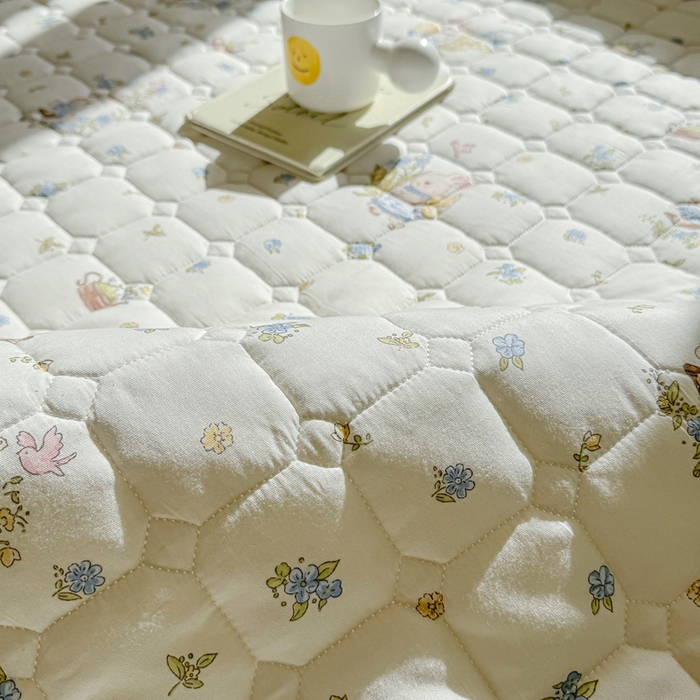 91家纺网 家纺一手货源 找家纺 鸣升家纺 2025新款全棉印花床垫 春日小兔