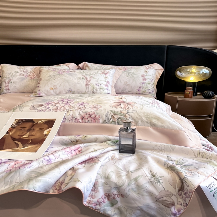 91家纺网 家纺一手货源 找家纺 2025春夏新款简奢款嵌绳莱赛尔数码印花夏被四件套单夏被床笠床单款 繁花枝恋