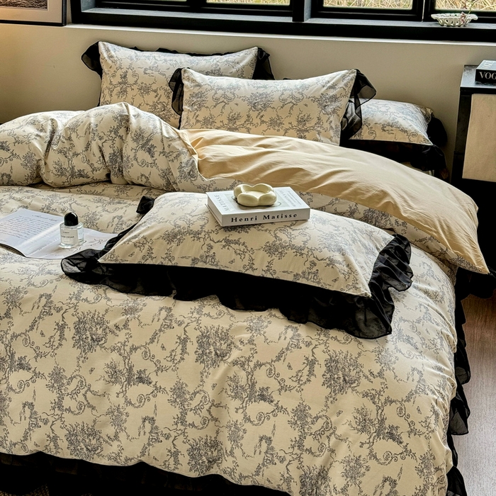 91家纺网 家纺一手货源 找家纺 宅家居 2025新款爆款轻法式赫本风复古印花13372纯棉四件套韩式黑色花边40支全棉三件套 醉颜