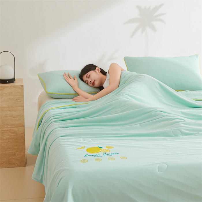 91家纺网 家纺一手货源 找家纺 恒畅 2024新款A类凉感丝纯色双拼柠檬夏被 柠檬-天蓝