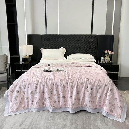 91家纺网 家纺一手货源 找家纺 （总）薇玛仕2025 茶小纤60S长绒棉印花镂空款蚕丝夏凉被空调被